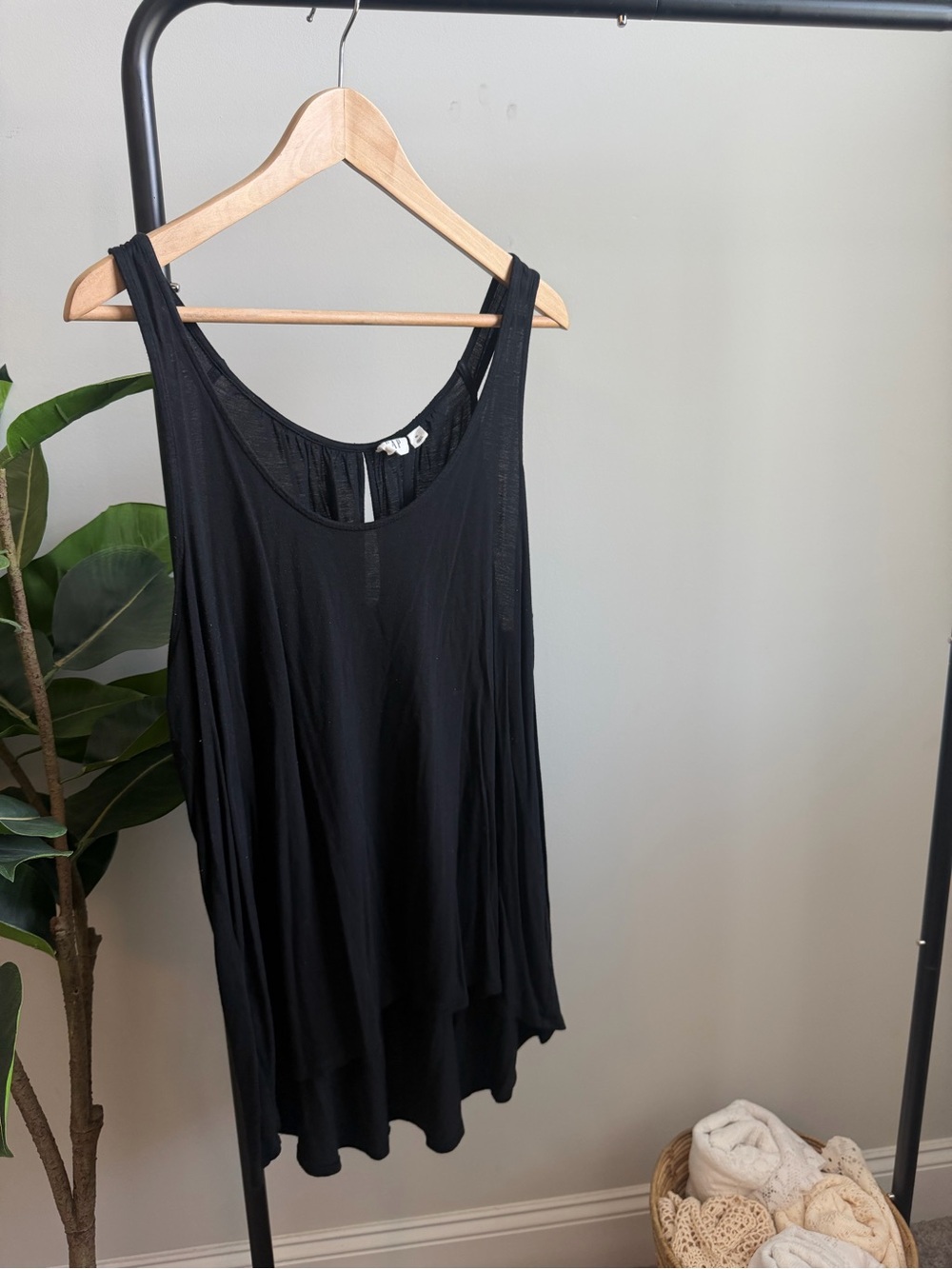 GAP Black Women's Scoop Neck Tank Top